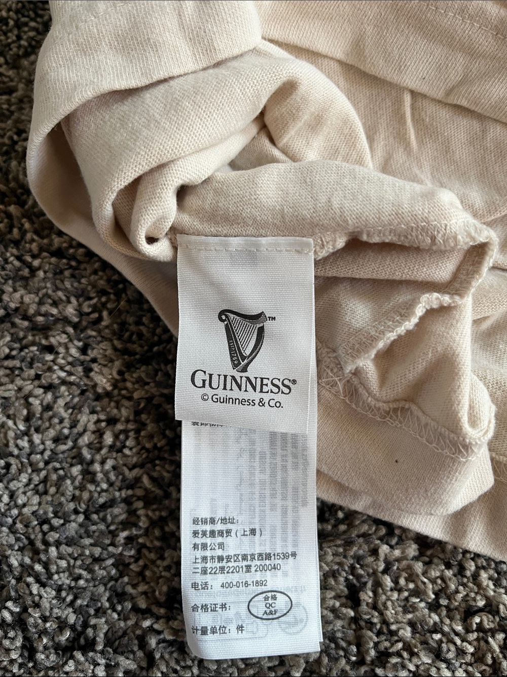 Guinness off White Tee with Gold Harp Logo. Large. Mens. Abercrombie & Fitch. - Picture 6 of 9